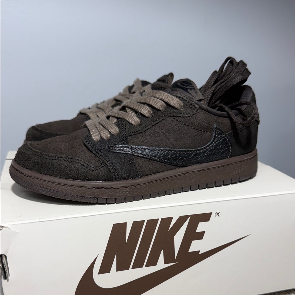 Nike Men's Dark Brown Sneakers